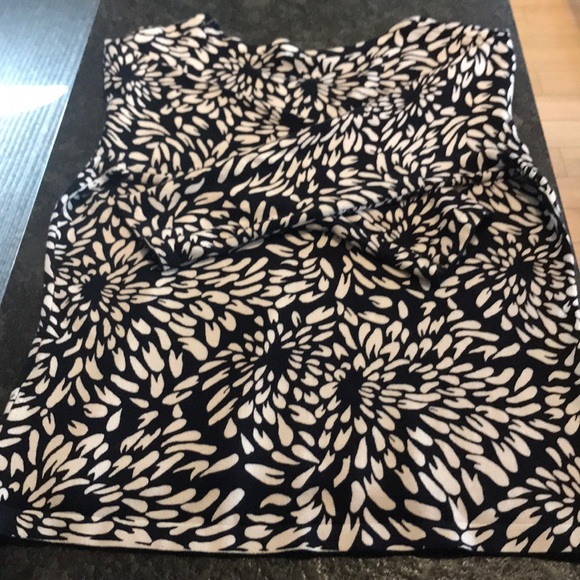 25% Bundle Discount Précis Black and Cream sweater - Picture 4 of 5